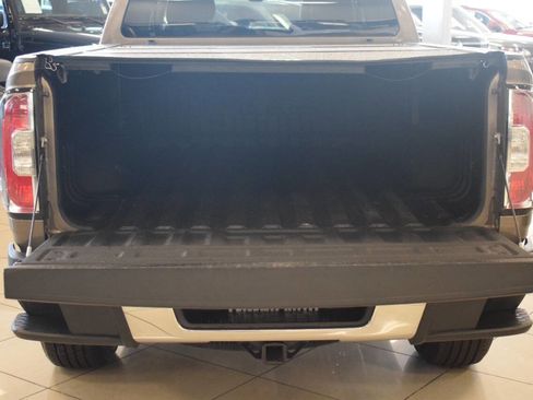 Used 2015 GMC Canyon SLT w/ Driver Alert Package image 48