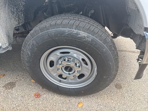 New 2026 Ford F250 XL w/ XL Chrome Package image 10