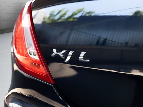 Used 2012 Jaguar XJ L RWD image 19