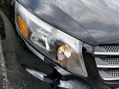 Used 2018 Mercedes-Benz Metris Passenger image 28