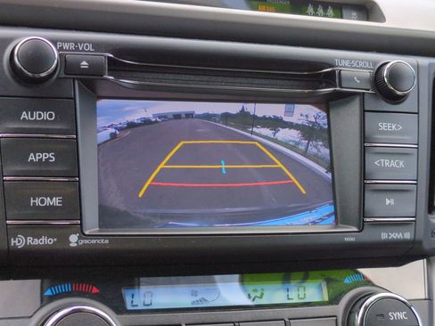 Used 2018 Toyota RAV4 XLE FWD image 17