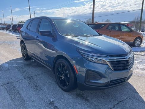 Used 2024 Chevrolet Equinox LS w/ LS Convenience Package image 2