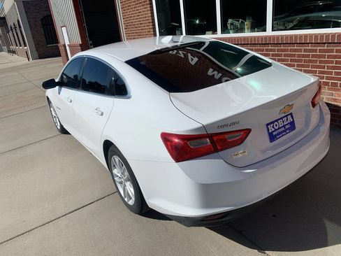 Used 2018 Chevrolet Malibu LT image 9