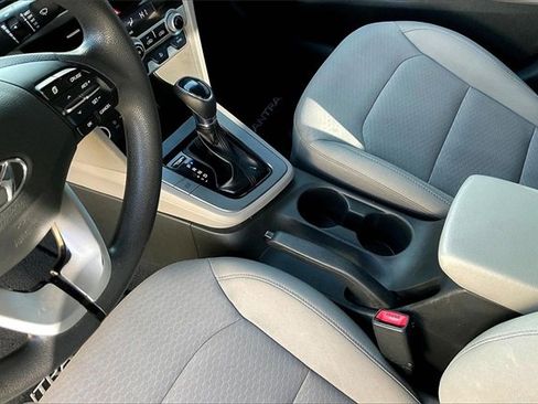 Used 2020 Hyundai Elantra SE image 14