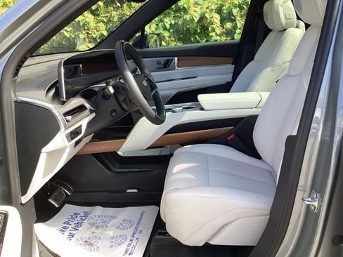 New 2026 Cadillac Vistiq Luxury w/ LPO, Floor Liner Package image 18