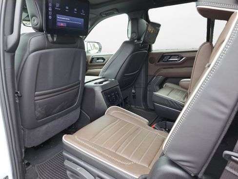 Used 2025 GMC Yukon Denali Ultimate AWD/4WD image 13