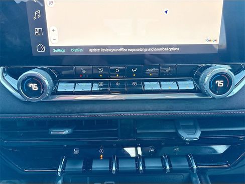 Used 2024 Chevrolet Colorado Z71 w/ Z71 Convenience Package 2 image 16