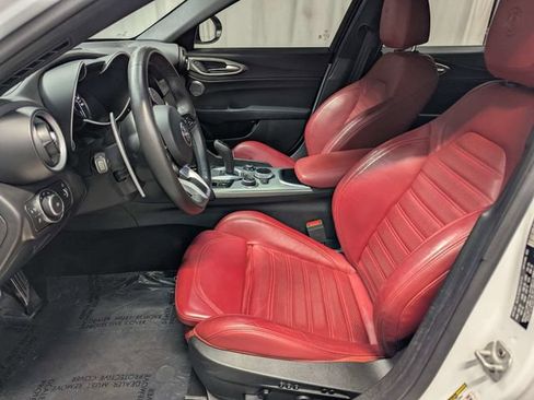 Used 2022 Alfa Romeo Giulia Veloce RWD image 10
