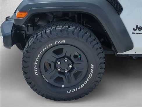 Used 2025 Jeep Gladiator Sport AWD/4WD image 25