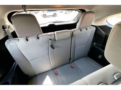 Used 2022 Toyota Highlander LE AWD/4WD image 30