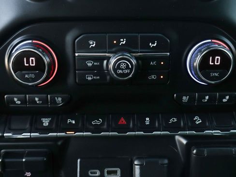 Used 2021 Chevrolet Silverado 2500 LTZ w/ LTZ Convenience Package image 38