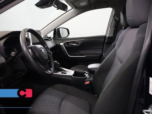 Used 2025 Toyota RAV4 XLE AWD/4WD image 11