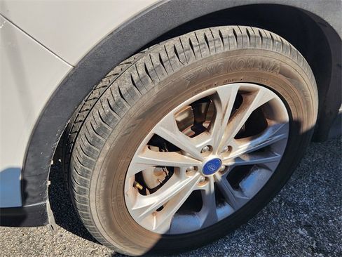 Used 2017 Ford Escape SE w/ SE Leather Comfort Package image 10