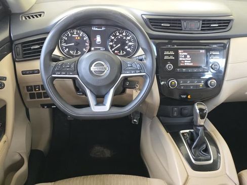 Used 2017 Nissan Rogue S FWD image 11