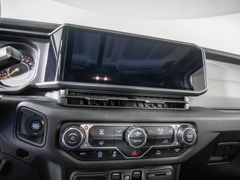 Used 2024 Jeep Wrangler Willys image 25