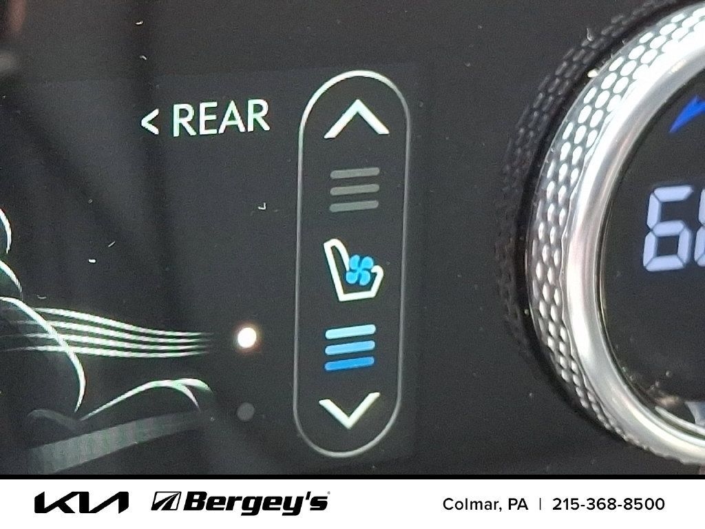 Used 2023 Genesis GV70 2.5T w/ Select Package AWD/4WD image 28