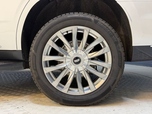 Used 2023 Cadillac Escalade Premium Luxury AWD/4WD image 12