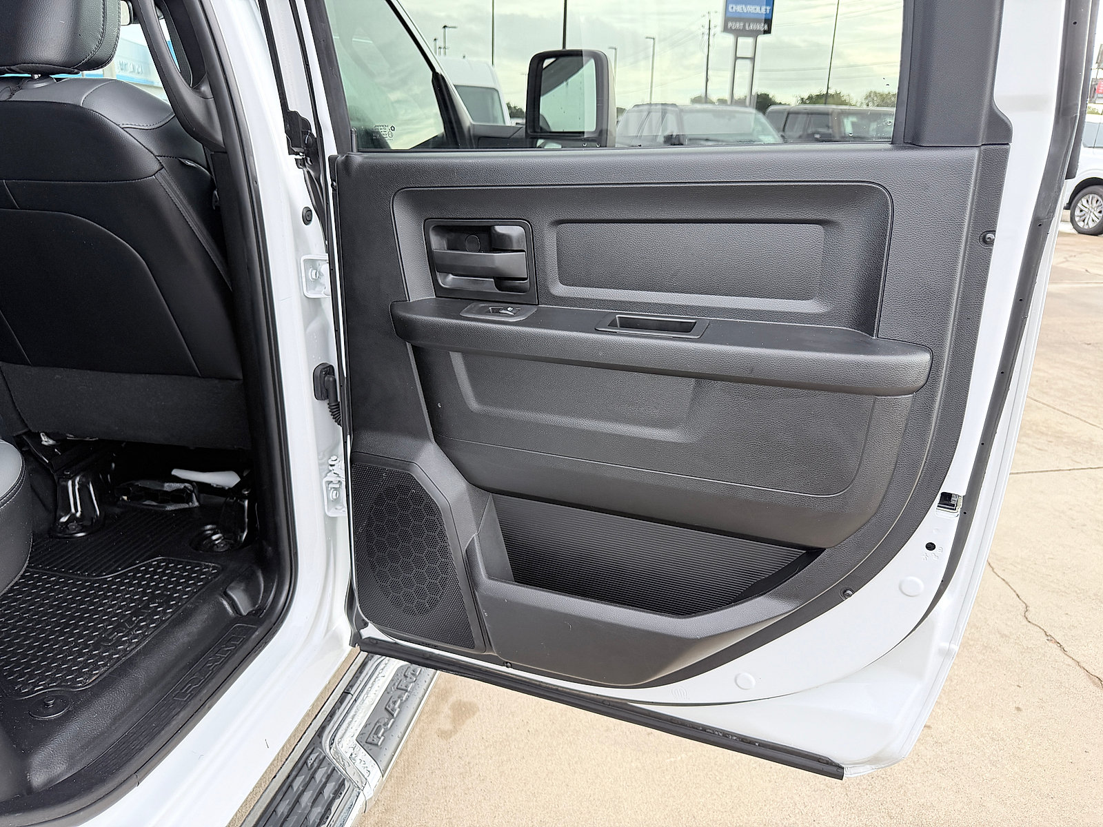 Used 2025 RAM 2500 Tradesman w/ Chrome Appearance Group AWD/4WD image 15