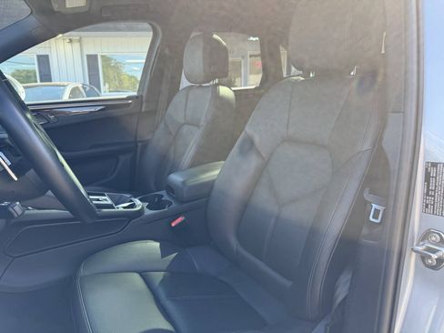 Used 2022 Porsche Macan AWD/4WD image 12