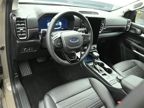 Used 2025 Ford Ranger Lariat w/ Black Appearance Package image 9