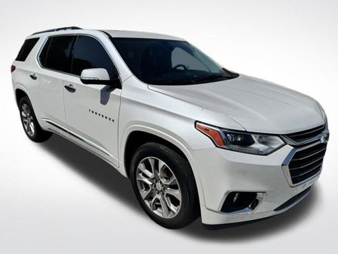 Used 2020 Chevrolet Traverse Premier FWD image 2