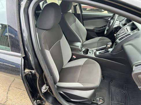 Used 2013 Ford Focus SE w/ SE Winter Pkg FWD image 11