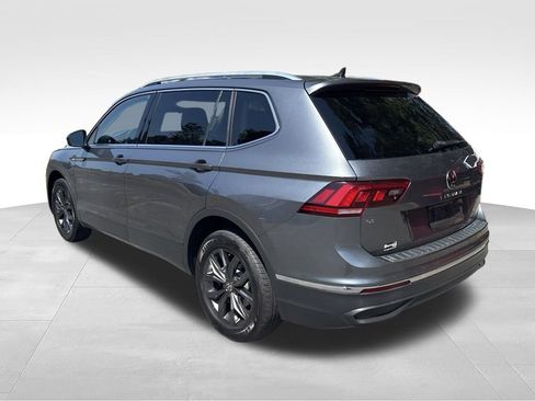 Used 2022 Volkswagen Tiguan SE FWD image 3
