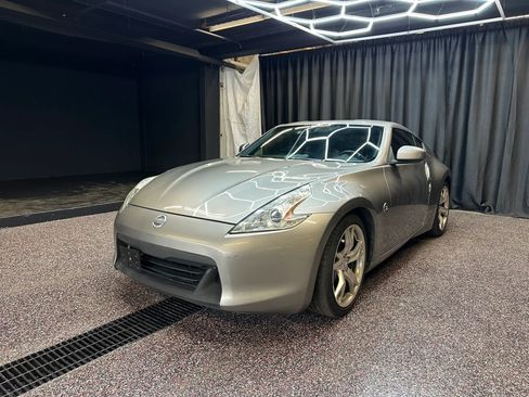 Used 2009 Nissan 370Z Touring w/ Sport Pkg image 3