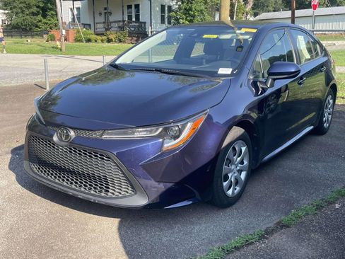 Used 2022 Toyota Corolla LE FWD image 3