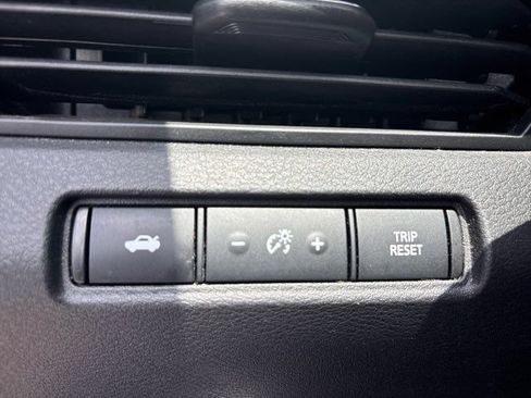 Used 2024 Nissan Altima 2.5 SR FWD image 40