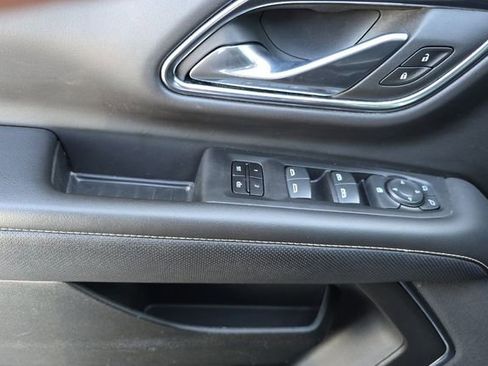 Used 2024 GMC Yukon SLT image 10