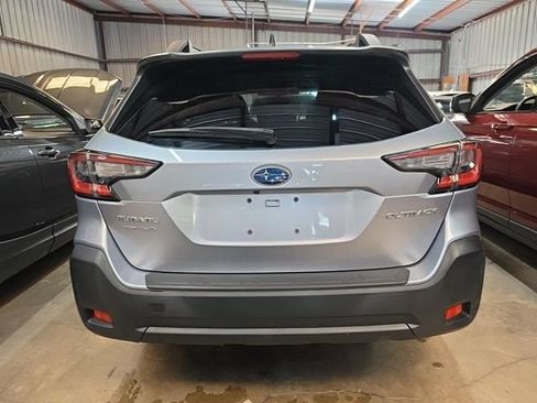 Used 2024 Subaru Outback Premium AWD/4WD image 8