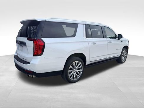 Used 2022 GMC Yukon XL Denali w/ Denali Premium Package image 5