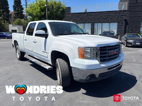 Used 2008 GMC Sierra 2500 SLT w/ Sun And Navigation Package AWD/4WD image 1