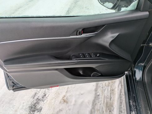 Used 2020 Toyota Camry LE image 6