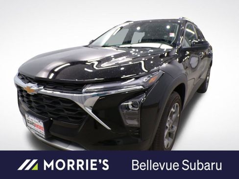 Used 2025 Chevrolet Trax LT w/ Driver Confidence Package FWD image 1