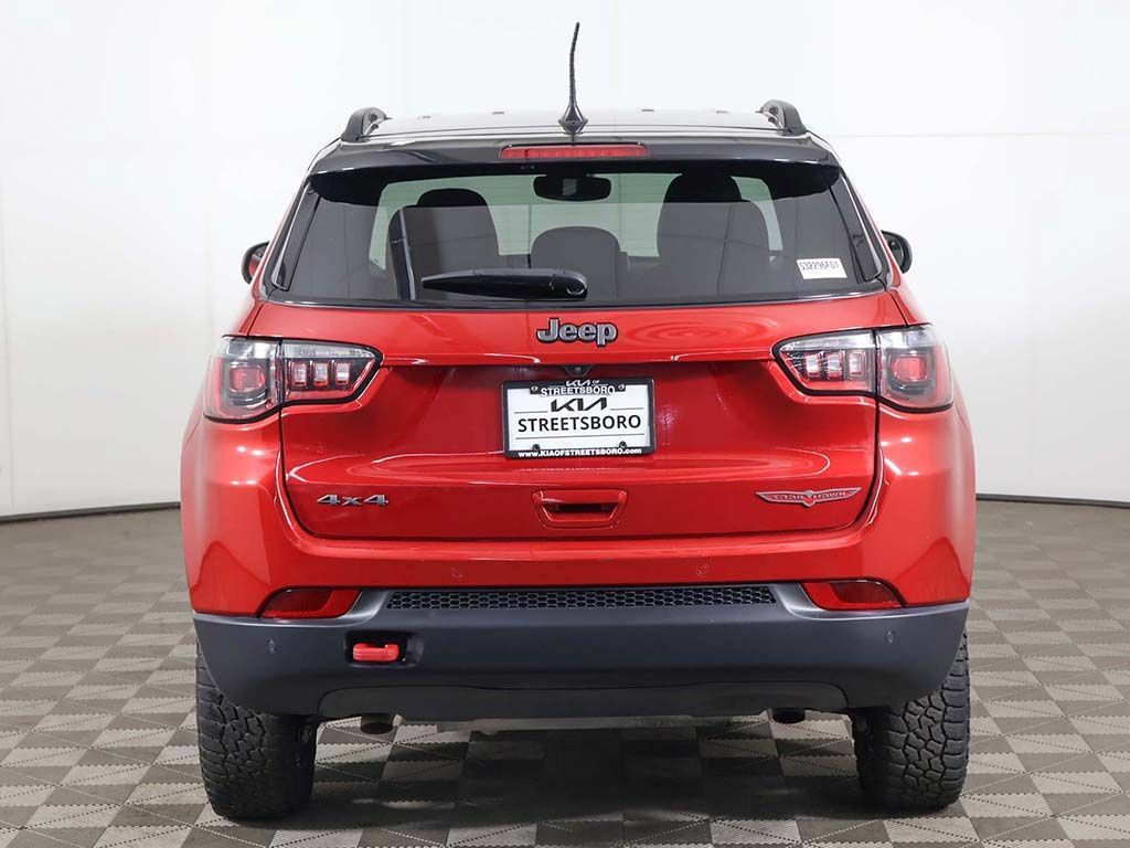 Used 2025 Jeep Compass Trailhawk AWD/4WD image 10