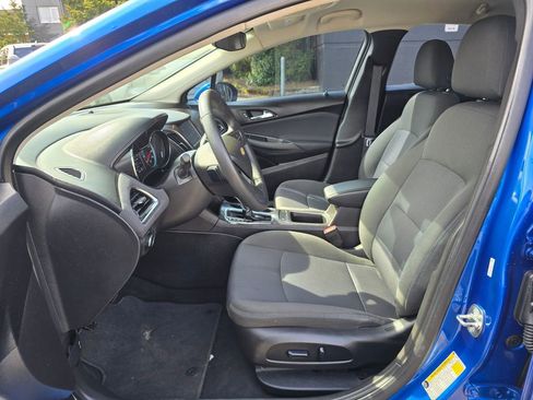 Used 2018 Chevrolet Cruze LT w/ Convenience Package FWD image 19
