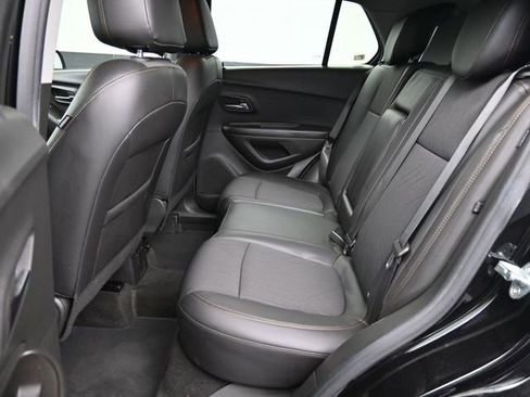 Used 2022 Chevrolet Trax LT w/ LT Convenience Package image 26