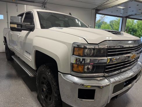 Used 2018 Chevrolet Silverado 2500 LT image 3