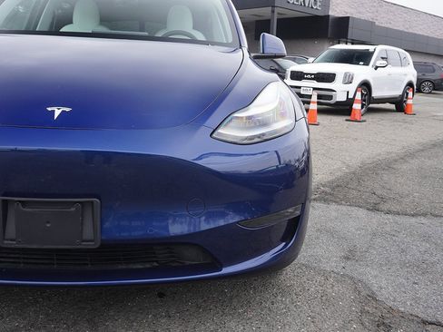 Used 2020 Tesla Model Y Performance image 15