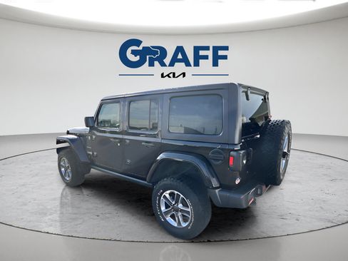 Used 2018 Jeep Wrangler Unlimited Sahara w/ Uconnect 4C Nav & Sound Group AWD/4WD image 3