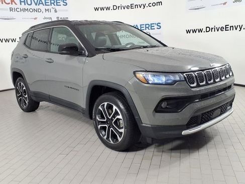 Used 2023 Jeep Compass Limited image 3