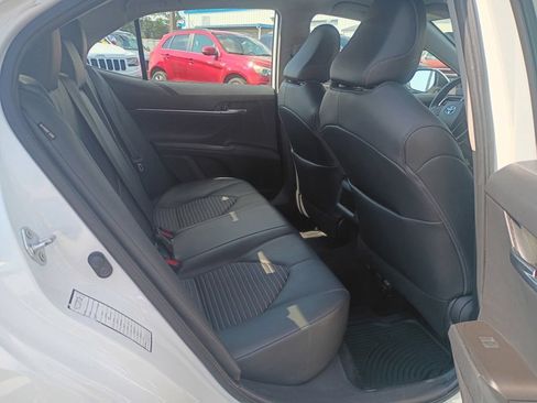 Used 2021 Toyota Camry SE FWD image 11