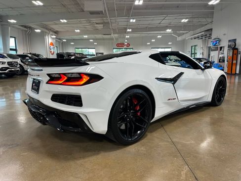 Used 2025 Chevrolet Corvette Z06 RWD image 8