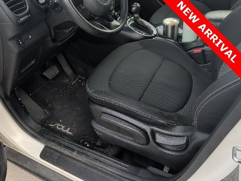 Used 2018 Kia Soul + image 14