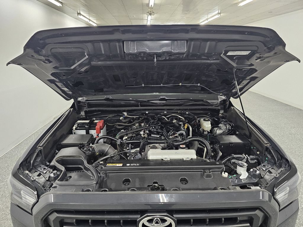 Used 2025 Toyota 4Runner SR5 AWD/4WD image 9