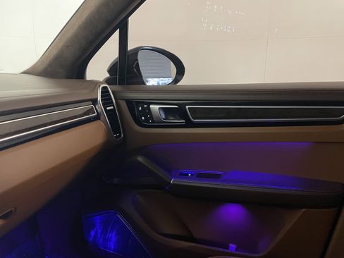 Used 2023 Porsche Cayenne S Platinum image 14