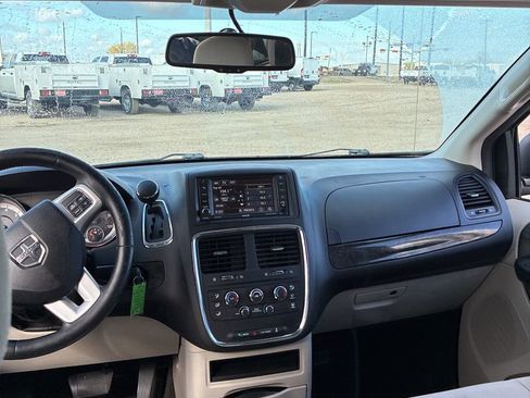 Used 2016 Dodge Grand Caravan SE w/ Quick Order Package 29E SE image 11