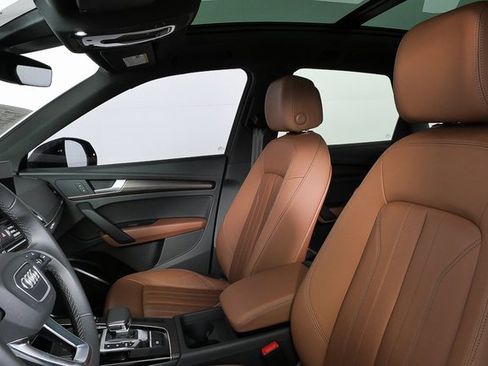 Used 2023 Audi Q5 2.0T Premium w/ Convenience Package image 5